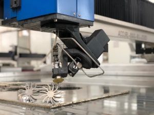 Máquina de corte Waterjet 3D com preço de corte do CNC do jato de água de 5 linhas centrais para a venda