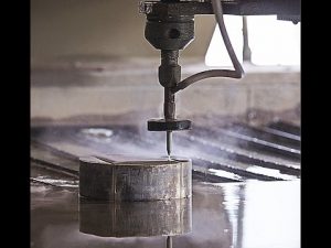 Máquina de corte Waterjet do CNC do corte do jato de água do CNC para cortar o aço - granito - plástico