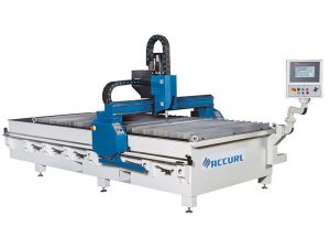 operador da máquina de corte do plasma do cnc